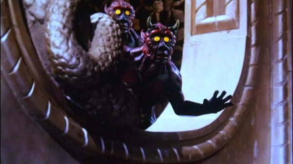 Кто это смотрит? За счет чего существуют трэшовые хорроры Кто это смотрит? За счет чего существуют трэшовые хорроры