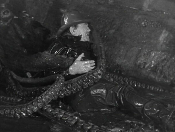 Кто это смотрит? За счет чего существуют трэшовые хорроры Кто это смотрит? За счет чего существуют трэшовые хорроры