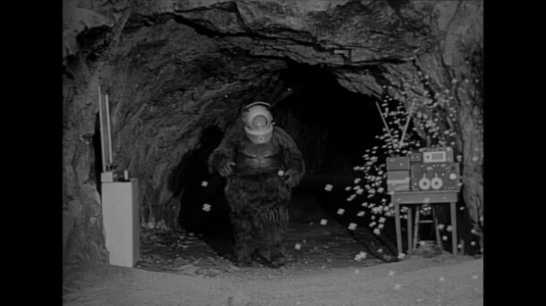 Кто это смотрит? За счет чего существуют трэшовые хорроры Кто это смотрит? За счет чего существуют трэшовые хорроры