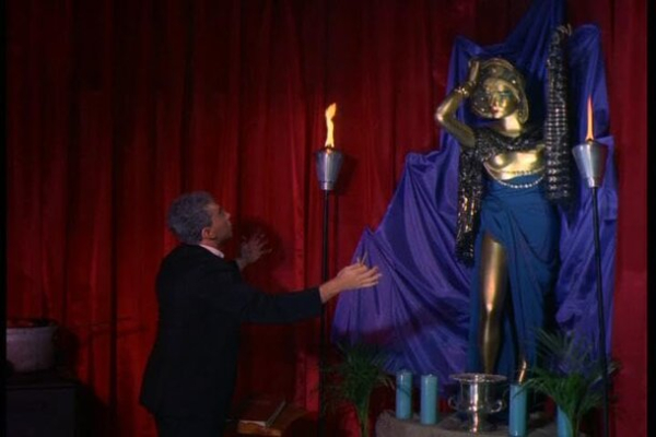 Кто это смотрит? За счет чего существуют трэшовые хорроры Кто это смотрит? За счет чего существуют трэшовые хорроры