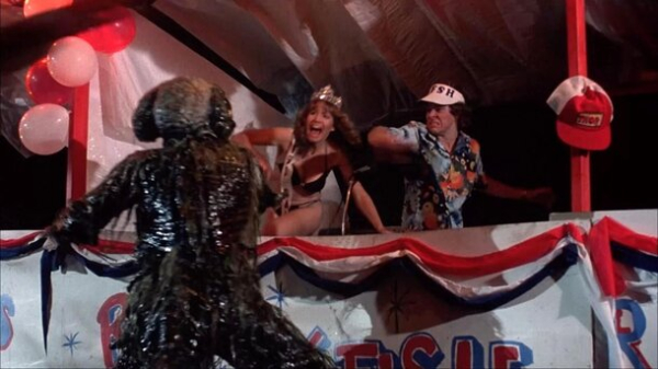 Кто это смотрит? За счет чего существуют трэшовые хорроры Кто это смотрит? За счет чего существуют трэшовые хорроры